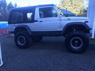 Illustration for article titled For $9,500, This 1985 Suzuki Samurai Goes Long